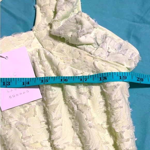 ❤️ $10 Flash Sale Lauren Conrad Ruffled Crossback Velvet Textured Tank - NWT - Picture 5 of 8